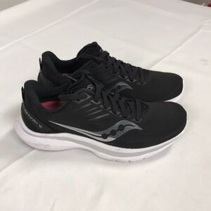Saucony Womens Kinvara shoes size 6.5 US